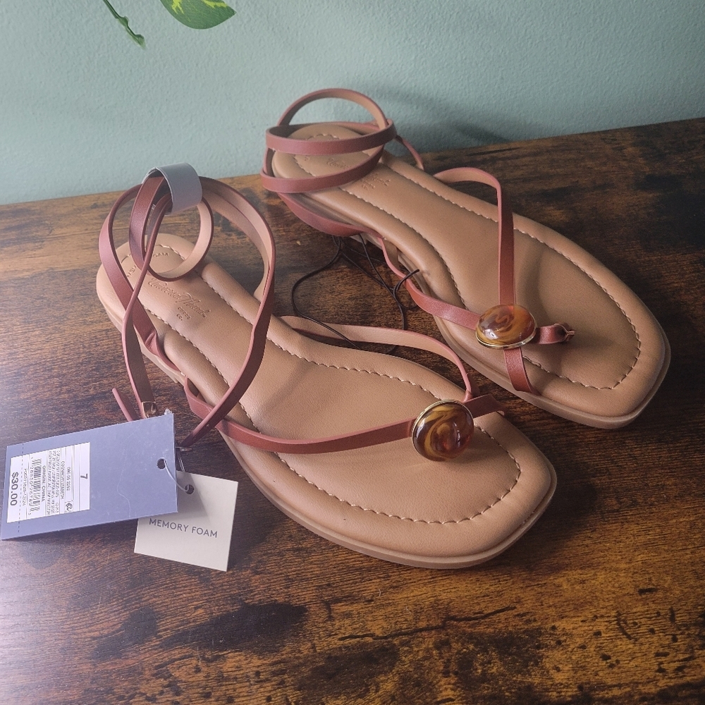 Universal Thread Gladiator Sandals Memory Foam Amber Stone Tan Womens 7 NWT - Picture 3 of 9